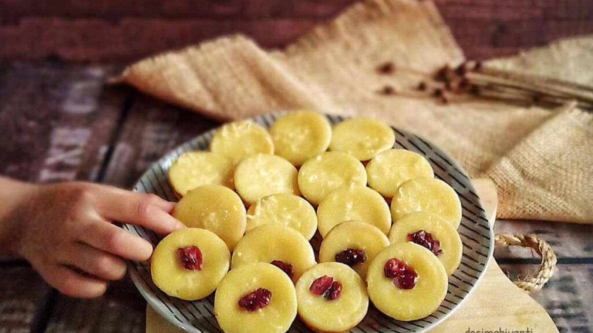 Cita Rasa Niknik: Kue Manis yang Menggigit Jiwa di Cilacap